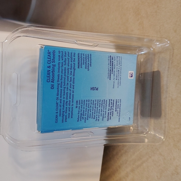 NWT! Clean & Clear Oil Absorbing Sheets Portable Johnson & Johnson - Picture 2 of 5